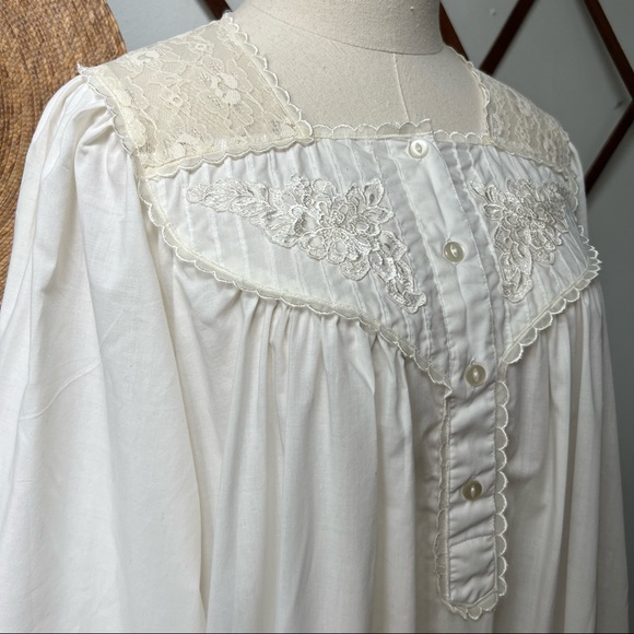 Vintage Cotton Cottagecore Nightgown - Picture 3 of 9